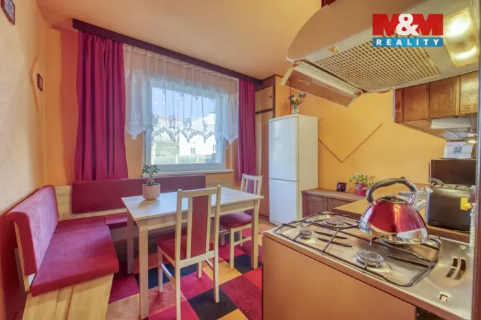 Prodej bytu 3+1, Žlutice, Pod Strání, 75 m2