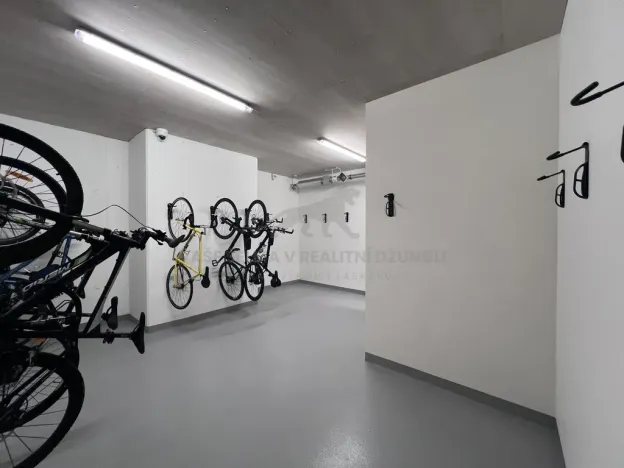 Pronájem bytu 1+kk, Praha - Dolní Měcholupy, Honzíkova, 25 m2