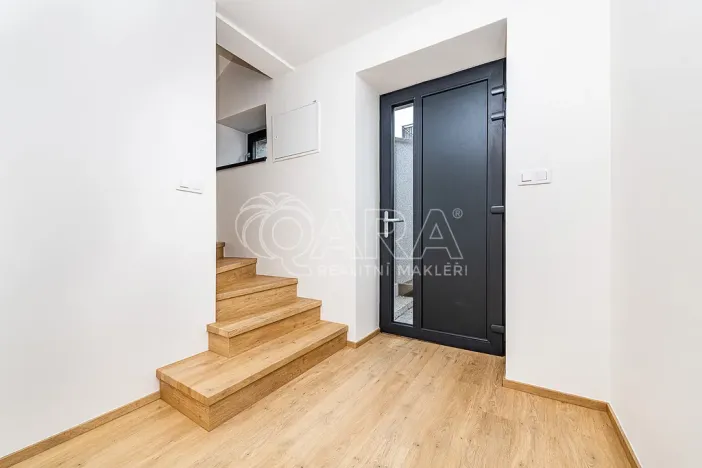Prodej vícegeneračního domu, Chocerady, 245 m2