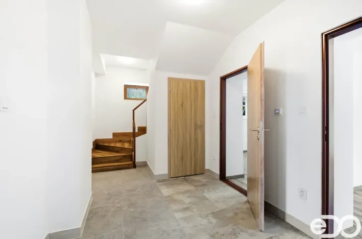 Prodej vícegeneračního domu, Koryta, 232 m2