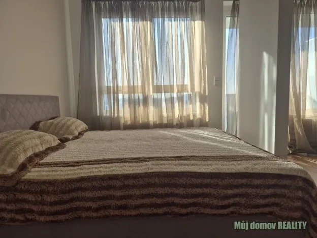 Pronájem bytu 1+kk, Praha - Dolní Měcholupy, Honzíkova, 41 m2