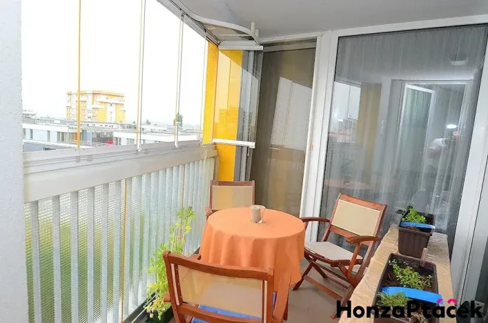 Pronájem bytu 3+kk, Praha - Prosek, Zubrnická, 81 m2