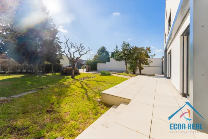 Pronájem rodinného domu, Praha, Na konečné, 224 m2