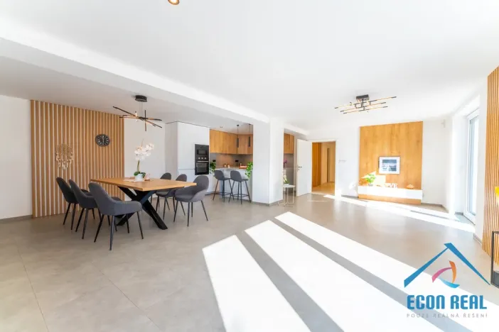 Pronájem rodinného domu, Praha, Na konečné, 224 m2