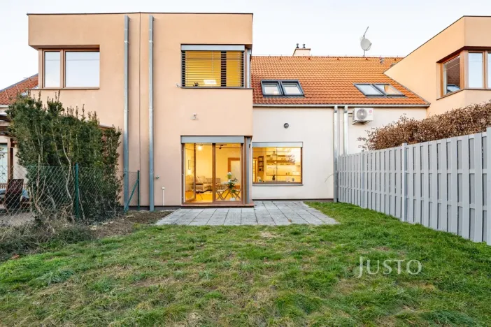 Prodej rodinného domu, Praha, Na plužině, 158 m2