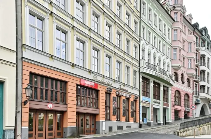 Prodej bytu 2+kk, Karlovy Vary, Divadelní náměstí, 65 m2