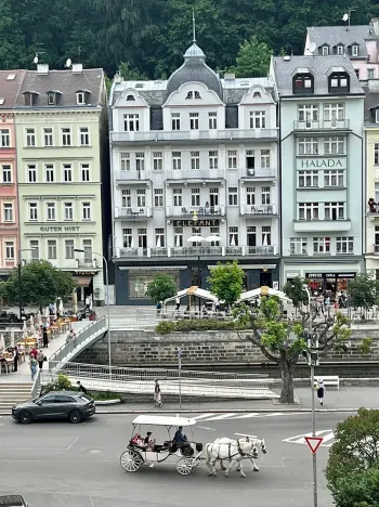 Prodej garážového stání, Karlovy Vary, Divadelní náměstí, 15 m2
