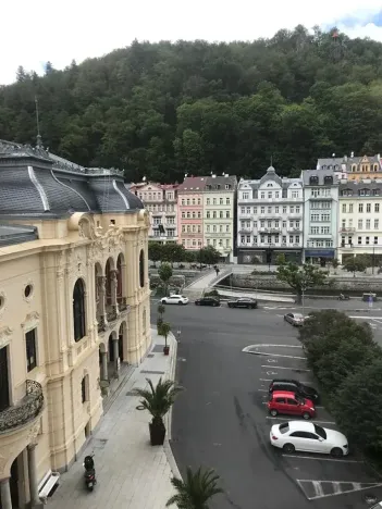 Prodej obchodního prostoru, Karlovy Vary, Divadelní náměstí, 27 m2