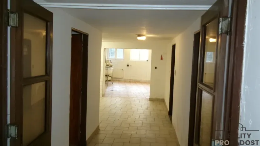 Pronájem výrobních prostor, Střelice, 120 m2