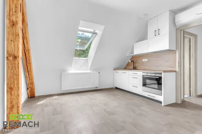 Pronájem bytu 1+kk, Uherské Hradiště, Sokolovská, 35 m2