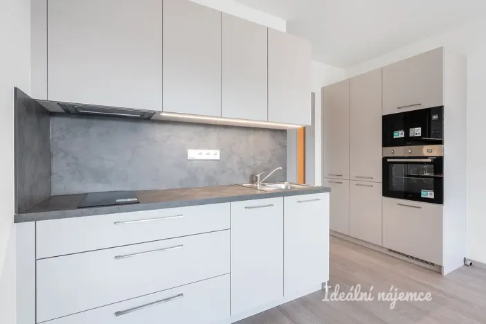 Pronájem bytu 1+kk, Praha, Poděbradská, 32 m2