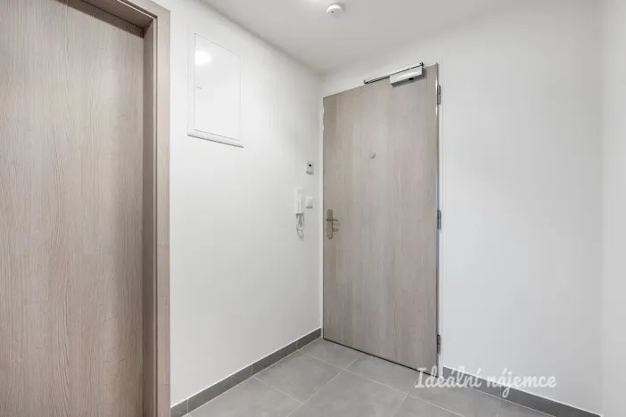 Pronájem bytu 1+kk, Praha, Poděbradská, 32 m2