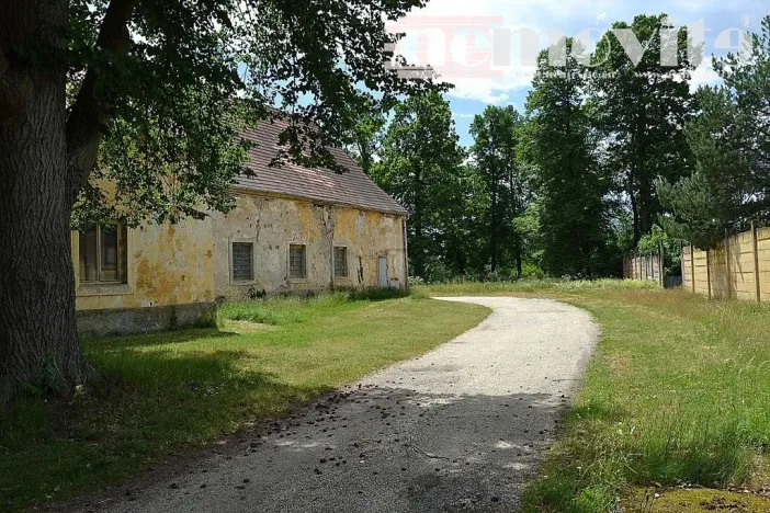Prodej historického objektu, Hatín - Jemčina, 2500 m2