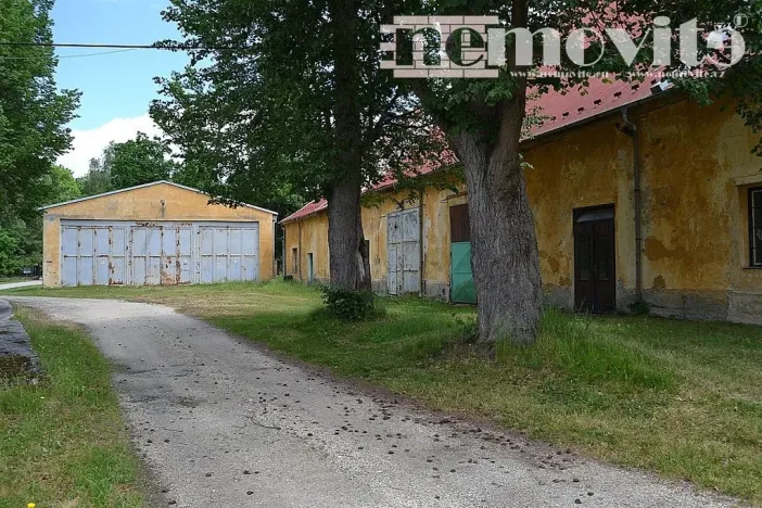 Prodej historického objektu, Hatín - Jemčina, 2500 m2