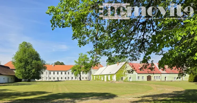 Prodej historického objektu, Hatín - Jemčina, 2500 m2
