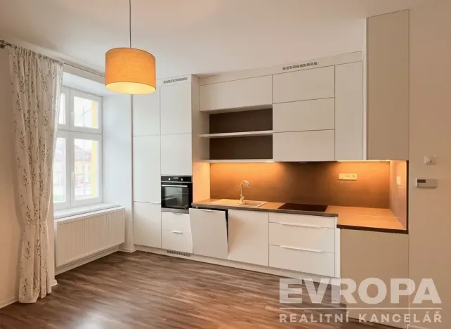 Prodej bytu 2+kk, Žirovnice, Havlíčkovo náměstí, 41 m2