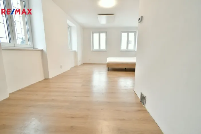 Pronájem bytu 1+1, Nová Paka, Masarykovo náměstí, 50 m2
