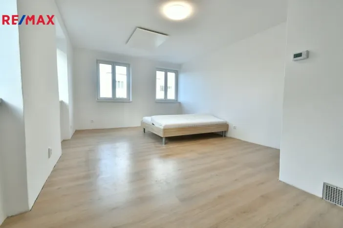 Pronájem bytu 1+1, Nová Paka, Masarykovo náměstí, 50 m2