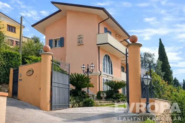 Pronájem vily, Corsanico, Itálie, Via di Casesi, 200 m2