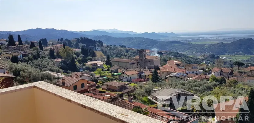 Pronájem vily, Corsanico, Itálie, Via di Casesi, 200 m2