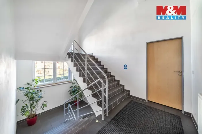 Pronájem kanceláře, Plzeň - Božkov, Božkovské náměstí, 467 m2