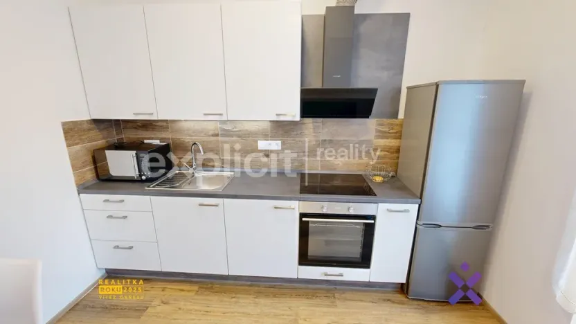 Pronájem bytu 1+kk, Zlín, Lorencova, 26 m2