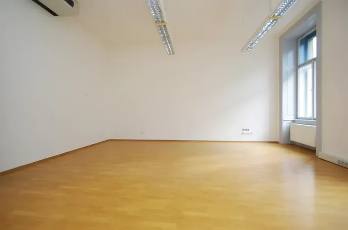 Pronájem kanceláře, Praha - Smíchov, Štefánikova, 70 m2