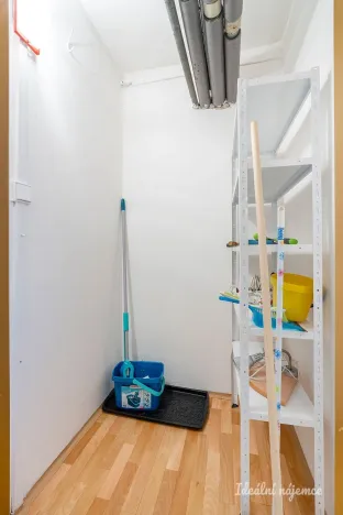 Pronájem bytu 1+1, Praha - Kobylisy, Luhovská, 41 m2