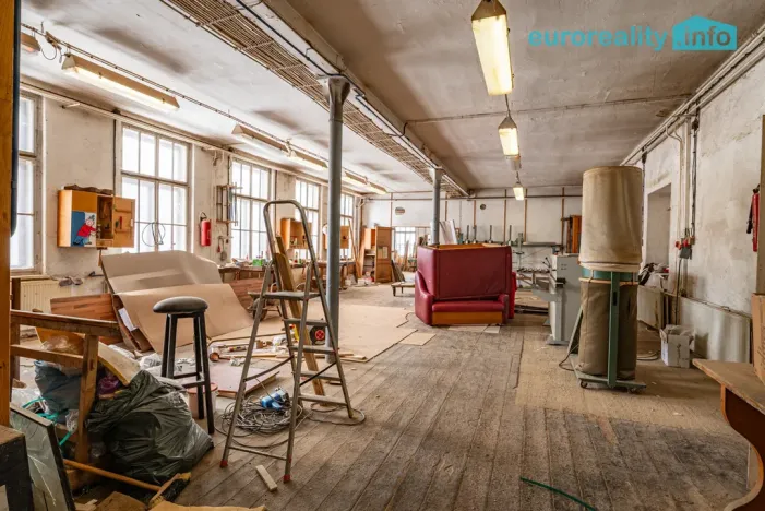 Prodej výrobních prostor, Libá, 1011 m2