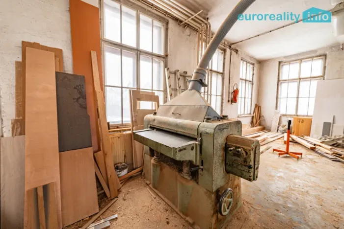 Prodej výrobních prostor, Libá, 1011 m2