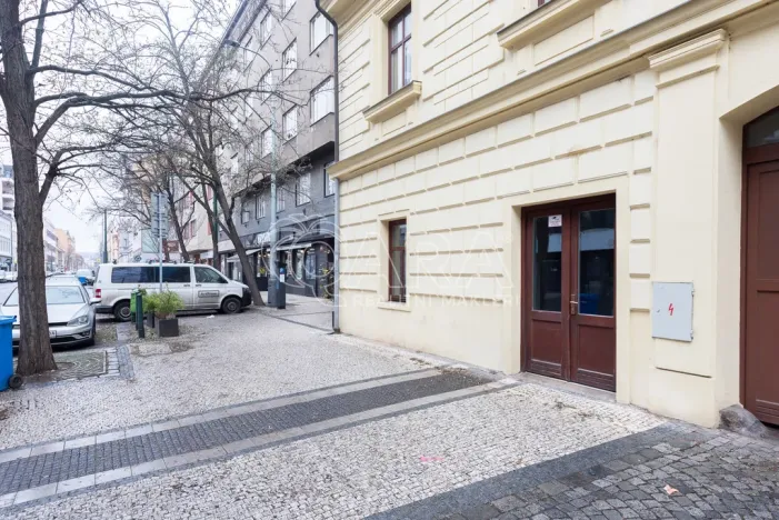 Pronájem obchodního prostoru, Praha - Karlín, Sokolovská, 85 m2