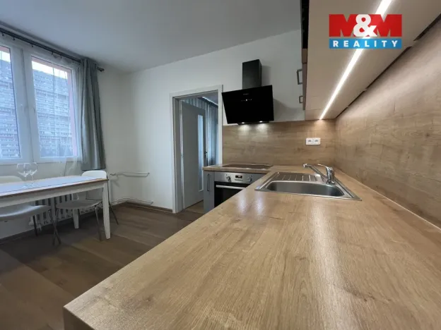 Pronájem bytu 1+1, Chomutov, Březenecká, 33 m2