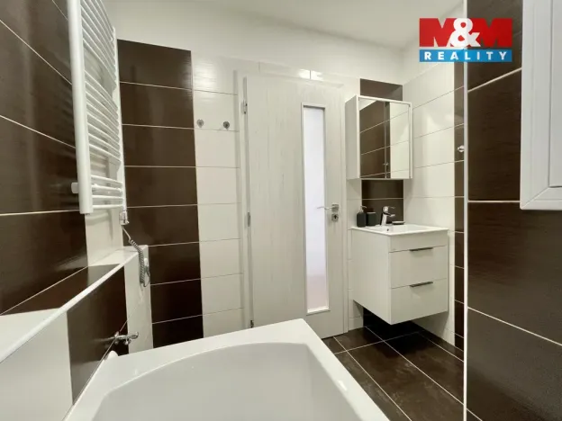 Pronájem bytu 1+1, Chomutov, Březenecká, 33 m2