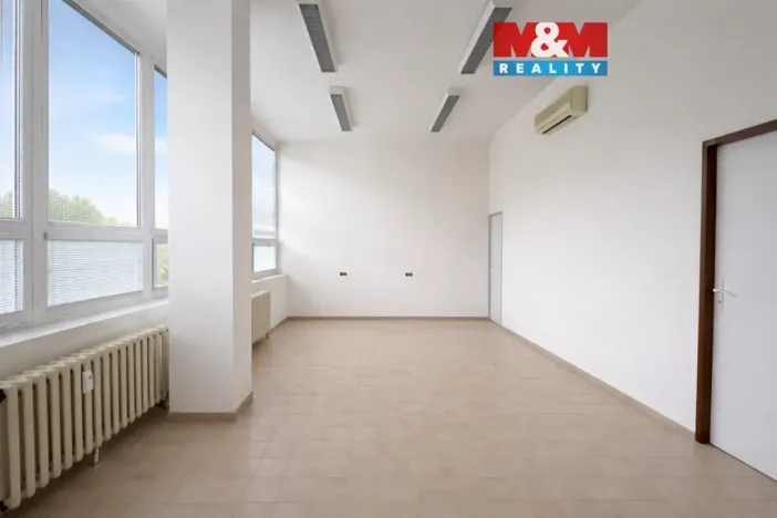 Pronájem obchodního prostoru, Louny, Školní, 74 m2