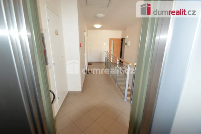 Pronájem bytu 1+kk, Praha - Vysočany, Jana Přibíka, 36 m2