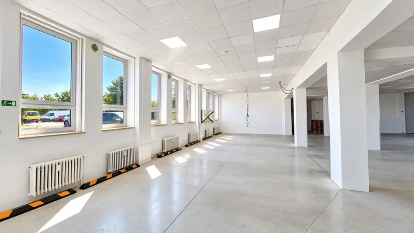 Pronájem obchodního prostoru, Praha, Počernická, 400 m2