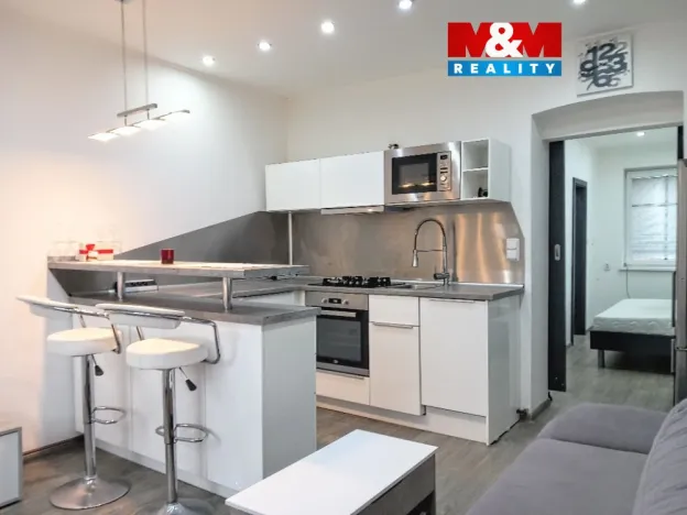 Pronájem bytu 1+1, Karlovy Vary - Dvory, 1. máje, 28 m2