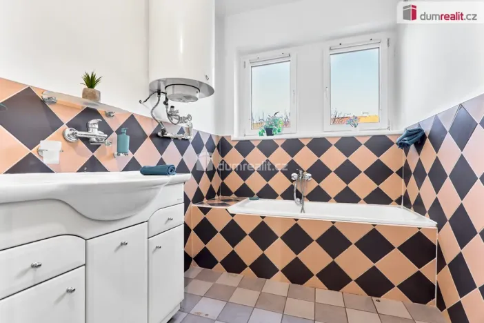 Prodej bytu 4+1, Karlovy Vary - Rybáře, Rohová, 86 m2