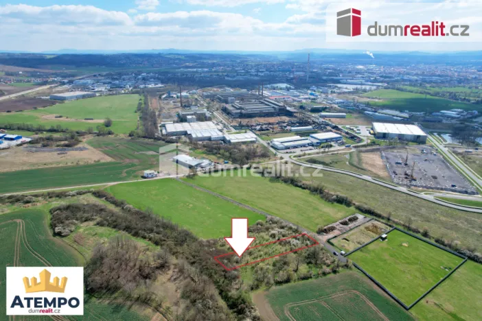 Prodej komerčního pozemku, Úsilné, 1632 m2