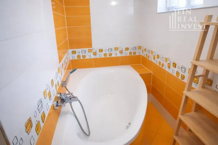 Prodej rodinného domu, Hovorany, 328 m2