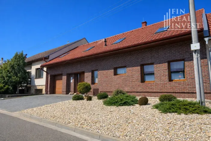 Prodej rodinného domu, Hovorany, 328 m2