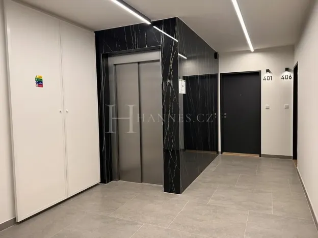 Pronájem bytu 2+kk, Praha - Karlín, U Sluncové, 65 m2