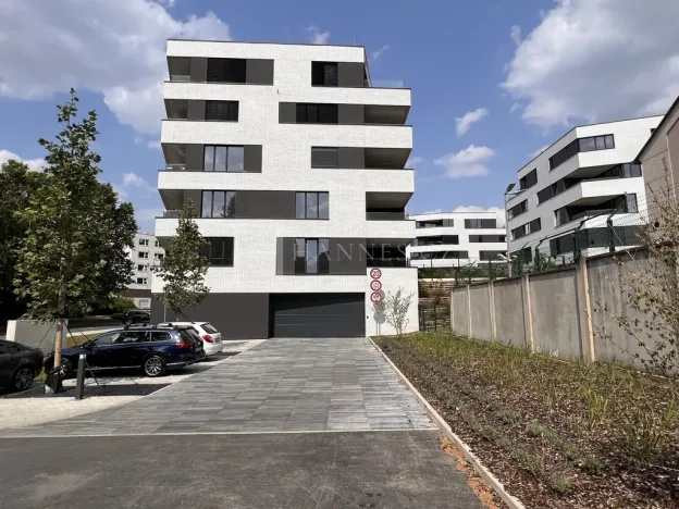 Pronájem bytu 2+kk, Praha - Karlín, U Sluncové, 65 m2