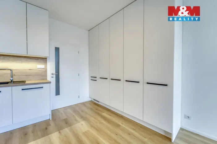 Pronájem bytu 1+kk, Plzeň - Skvrňany, Františka Kováříka, 46 m2