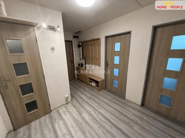 Prodej bytu 3+1, Jince, Zborovská, 70 m2