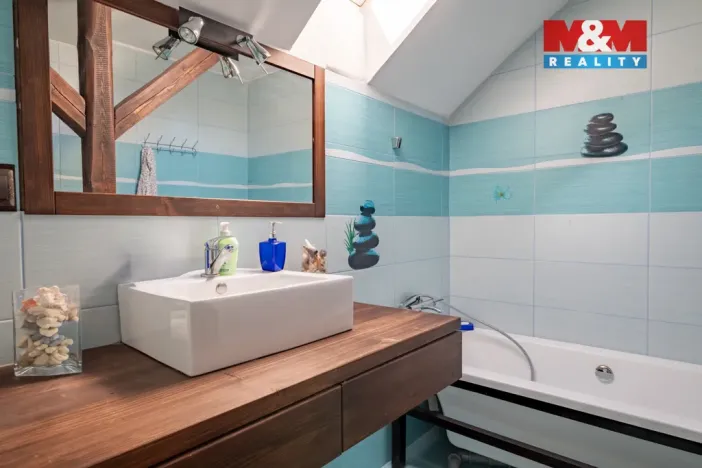 Prodej rodinného domu, Hajany, 285 m2