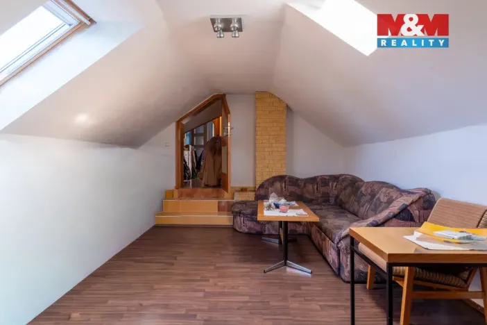 Prodej rodinného domu, Hajany, 285 m2