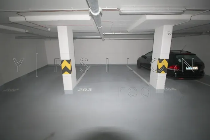 Pronájem garážového stání, Praha - Libeň, Březenská, 16 m2