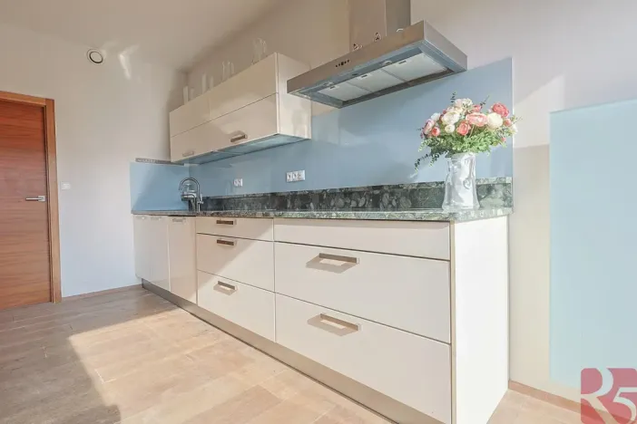 Prodej bytu 4+kk, Praha - Uhříněves, V bytovkách, 116 m2