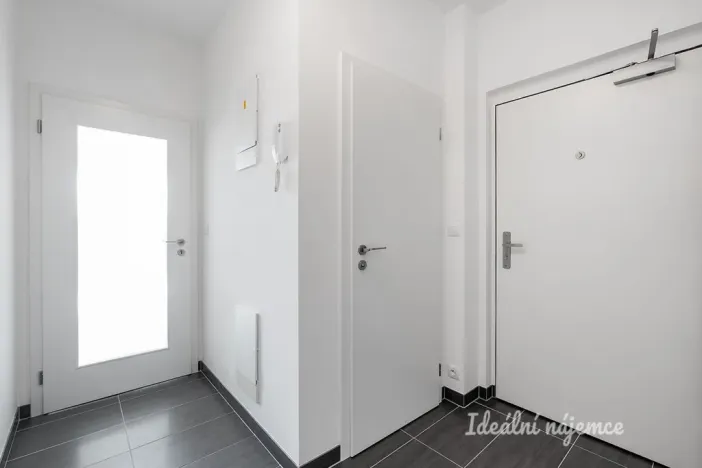 Pronájem bytu 2+kk, Praha - Hloubětín, Modrého, 58 m2